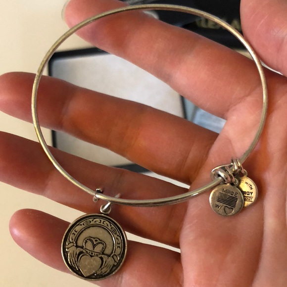 ALEX AND ANI Claddagh Energy Bracelet - Picture 5 of 7